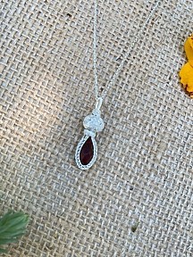 Bordo Taşlı Gümüş Kazaziye Kolye