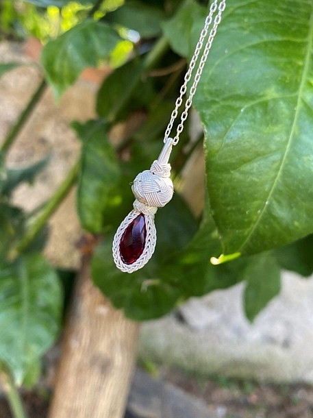 Bordo Taşlı Gümüş Kazaziye Kolye