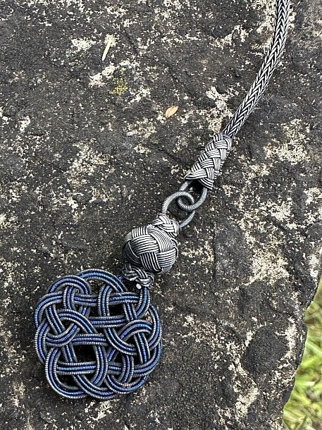 Derin Mavilerin Ifadesi: Mavi Aşk Düğümü Oksitli Gümüş Kazaziye Tesbih Püskülü