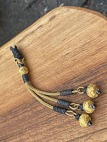 Geleneksel Model Üçlü Siyah Altın Renk Kombinli Gümüş Tesbih Püskülü