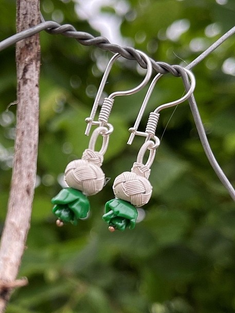 Gül Motifli Gümüş Kazaziye Sallantılı Küpe