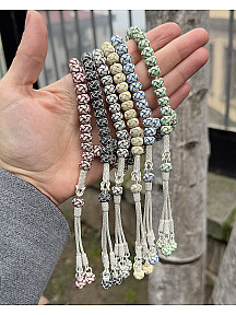 Gümüş Kazaziye El Örgüsü Orta Boy Renkli Top Detaylı Gümüş Kazaz Tesbih