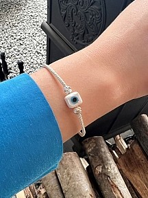 Gümüş Kazaziye Nazar Boncuklu Ve Dorika Detaylı Bileklik