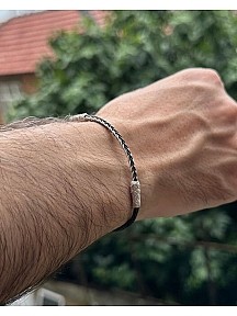 Gümüş Kazaziye Siyah Beyaz Zincir Örgü Detaylı Bileklik