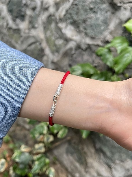 Gümüş Kazaziye Top Detaylı Kırmızı Bileklik