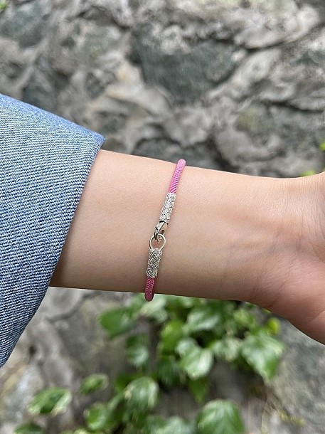 Gümüş Kazaziye Top Detaylı Pembe Bileklik