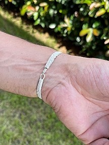 Gümüş Kazaziye Üç Sıralı El Örmesi Bileklik Bıl025gu