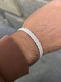 Örgü Sanatının Ihtişamı: Gümüş Kazaziye Dört Sıralı Örgü Bileklik Bıl031