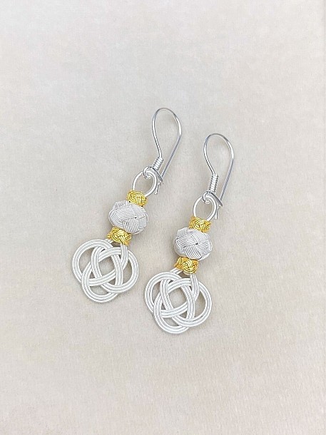 Şems Düğümü Gümüş Kazaziye Küpe Siyah Beyaz