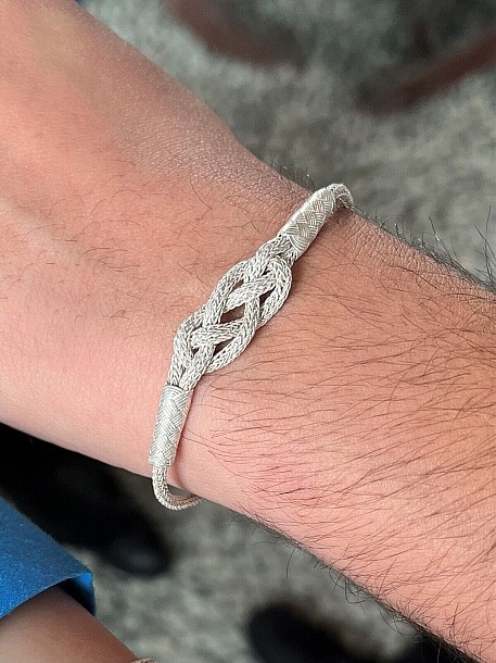 Sonsuzluğun Ifadesi: Gümüş Kazaziye Bileklik