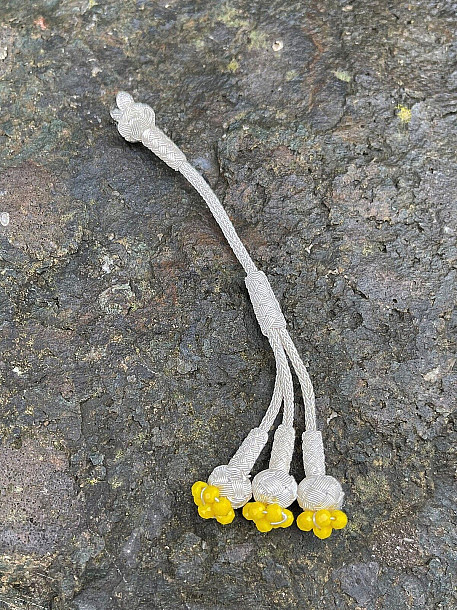 Üç Sallantılı Gümüş Kazaziye Renkli Boncuk Detaylı Tesbih Püskülü