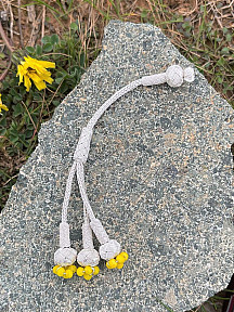 Üç Sallantılı Gümüş Kazaziye Renkli Boncuk Detaylı Tesbih Püskülü