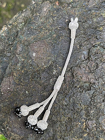 Üç Sallantılı Gümüş Kazaziye Renkli Boncuk Detaylı Tesbih Püskülü