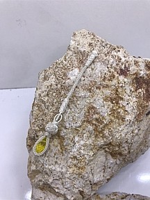 Unisex Sarı Taşlı Kısa Püskül