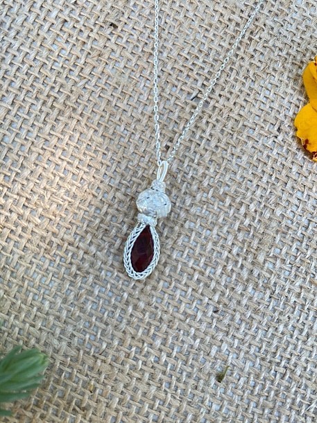 Bordo Taşlı Gümüş Kazaziye Kolye