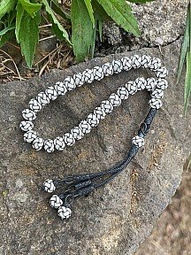 1000 Ayar Saf Gümüş Kazaziye El Örmesi Siyah Beyaz Tesbih - Klasik Üçlü Model