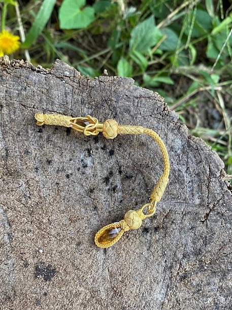 Yaldızlı Gümüş Hardal Zirkon Taşlı Tek Sallantılı Tesbih Püskülü